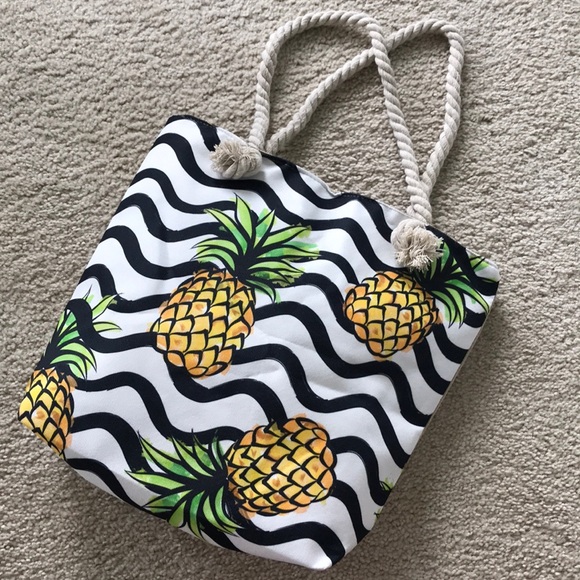 ๐LAST ONE๐HOST PICK Pineapple Beach Tote - Picture 2 of 5